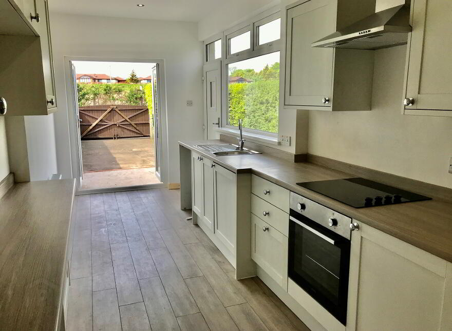91 Belfast Road, Carrickfergus, BT38 8BY