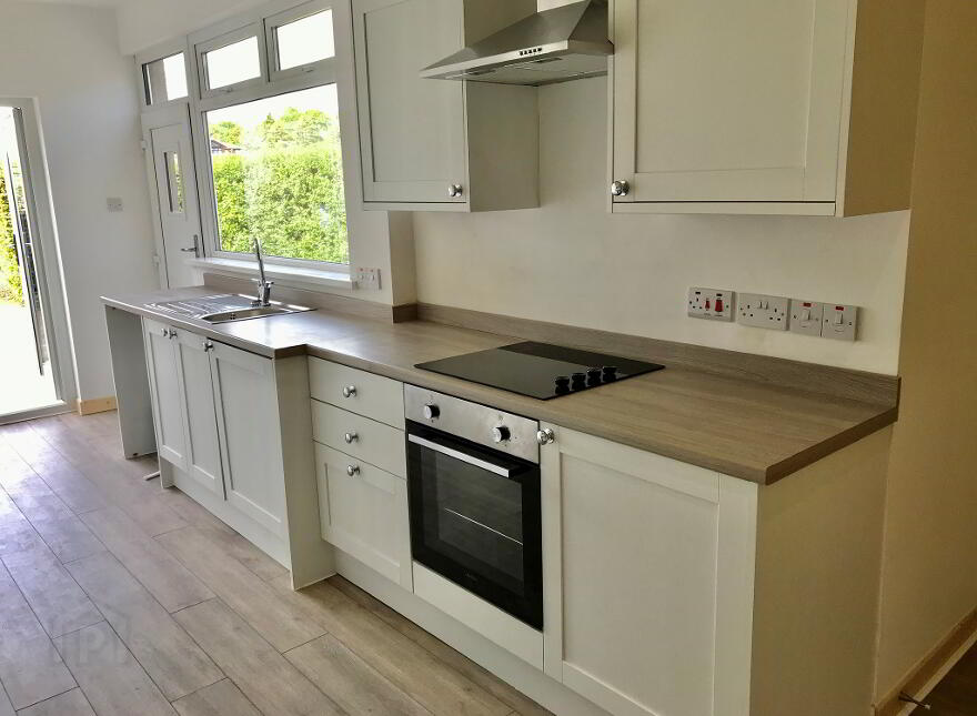 91 Belfast Road, Carrickfergus, BT38 8BY