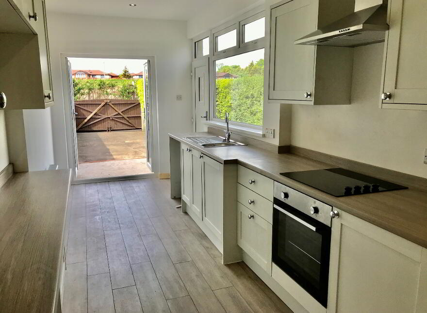 91 Belfast Road, Carrickfergus, BT38 8BY