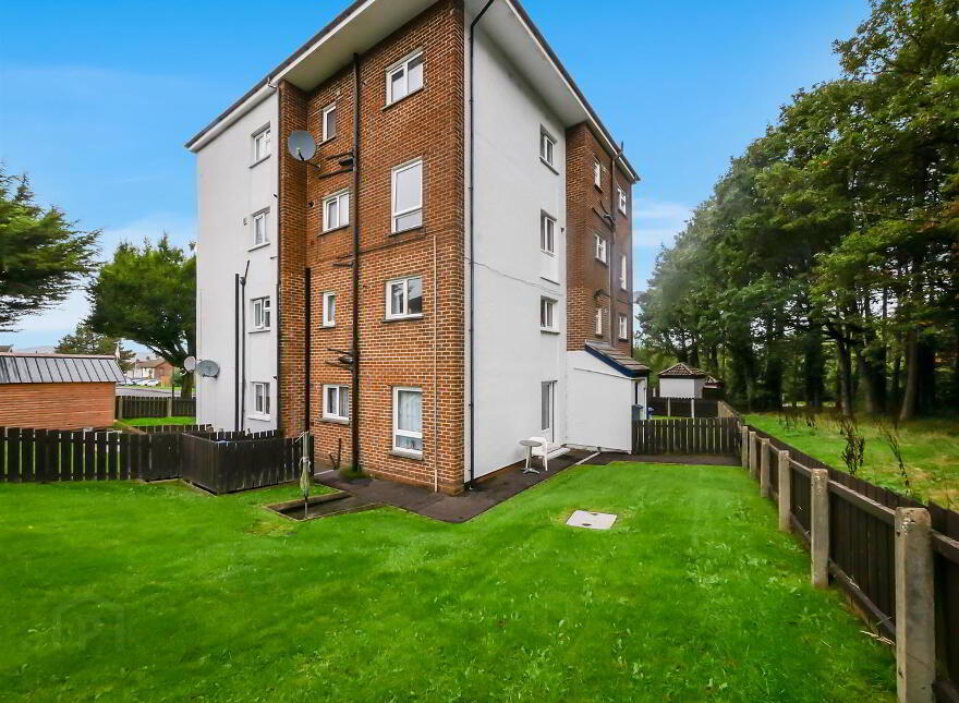 2c Castleboy Lodge, Off Belvoir Drive, Belfast, BT8 7BB