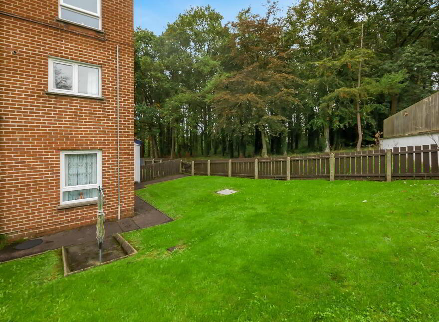 2c Castleboy Lodge, Off Belvoir Drive, Belfast, BT8 7BB