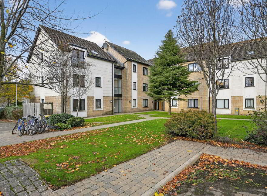 37 Drumadoon Square, Dundonald, Belfast, BT16 2QN photo