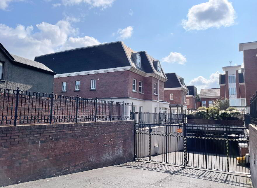 33 Ashley Courtyard, 1a Fane Street, Belfast, BT9 7JS