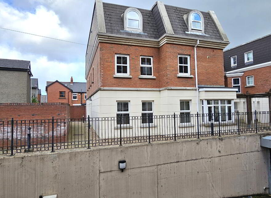 33 Ashley Courtyard, 1a Fane Street, Belfast, BT9 7JS
