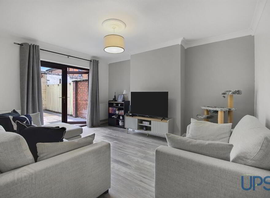 8 La Salle Park, Falls Road, Belfast, BT12 6DL