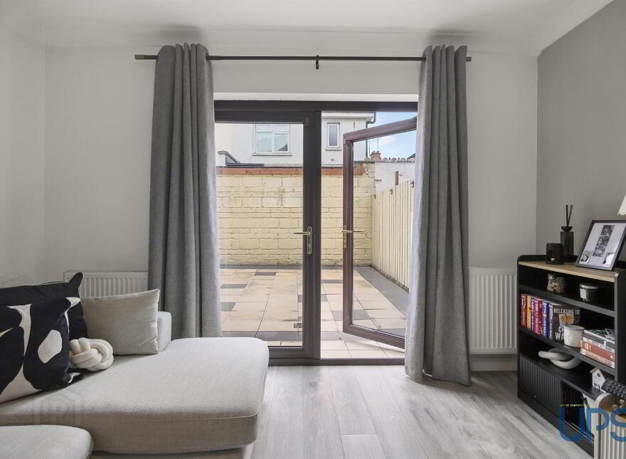 8 La Salle Park, Falls Road, Belfast, BT12 6DL
