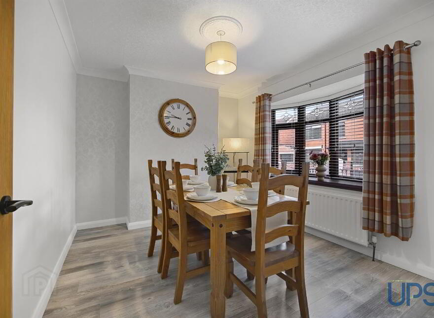 8 La Salle Park, Falls Road, Belfast, BT12 6DL