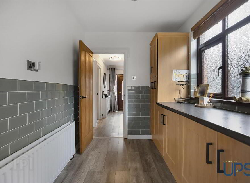 8 La Salle Park, Falls Road, Belfast, BT12 6DL