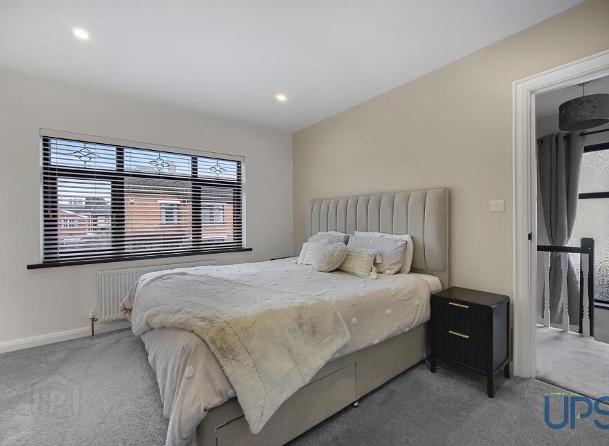 8 La Salle Park, Falls Road, Belfast, BT12 6DL