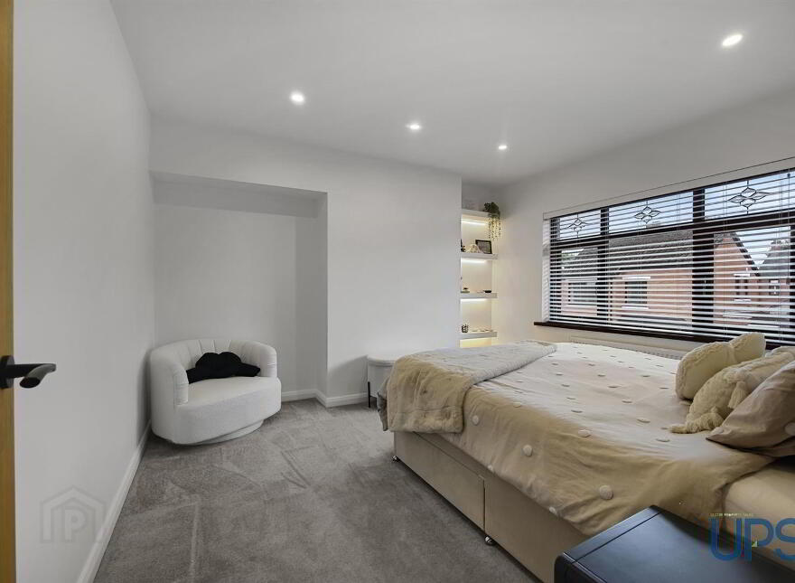 8 La Salle Park, Falls Road, Belfast, BT12 6DL