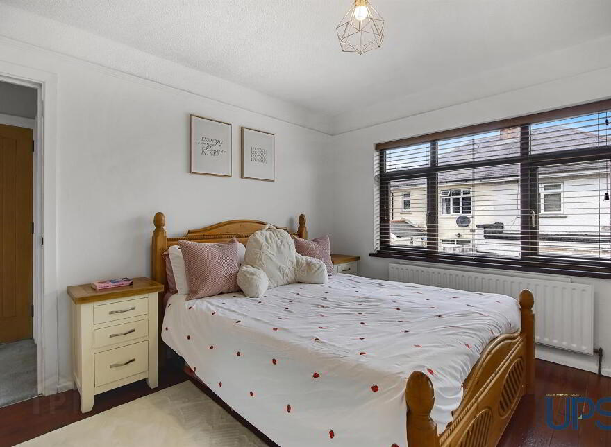 8 La Salle Park, Falls Road, Belfast, BT12 6DL