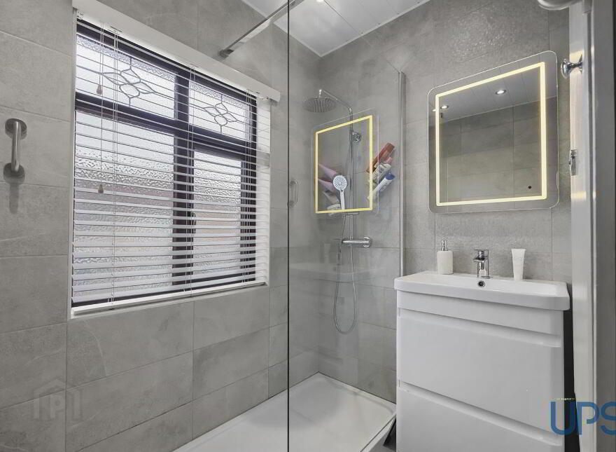 8 La Salle Park, Falls Road, Belfast, BT12 6DL