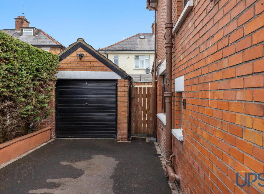 8 La Salle Park, Falls Road, Belfast, BT12 6DL