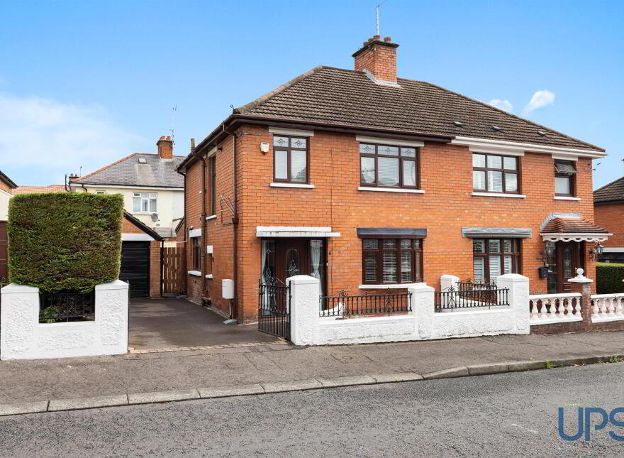 8 La Salle Park, Falls Road, Belfast, BT12 6DL