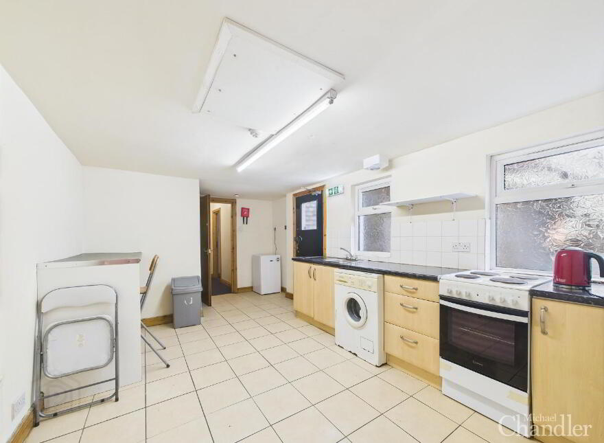 Apt 1, 74 Fitzroy Avenue, Belfast, BT7 1HX