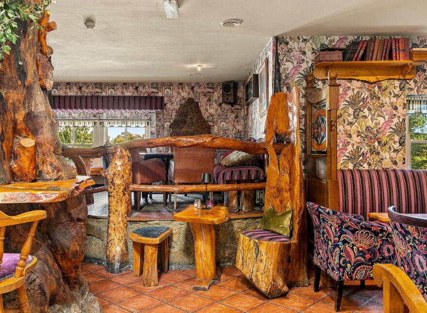 The Thatch, Traditional Bar & Restaurant, Killenard, R32NNP8