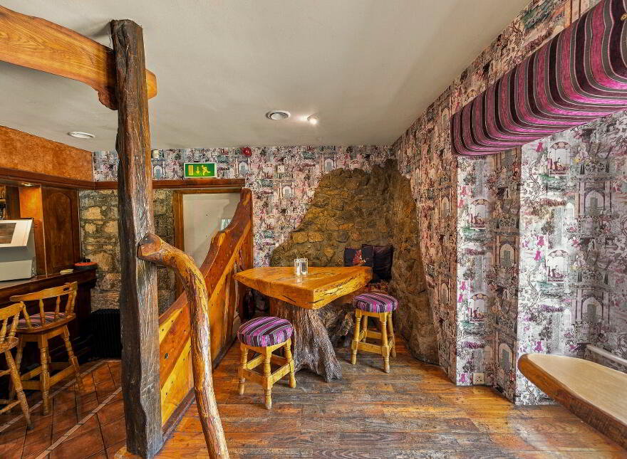 The Thatch, Traditional Bar & Restaurant, Killenard, R32NNP8