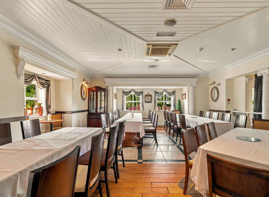 The Thatch, Traditional Bar & Restaurant, Killenard, R32NNP8