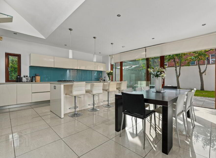 Southpark Villa, 29 Park Road, Belfast, BT7 2FX