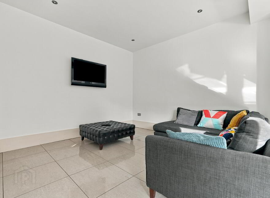 Southpark Villa, 29 Park Road, Belfast, BT7 2FX