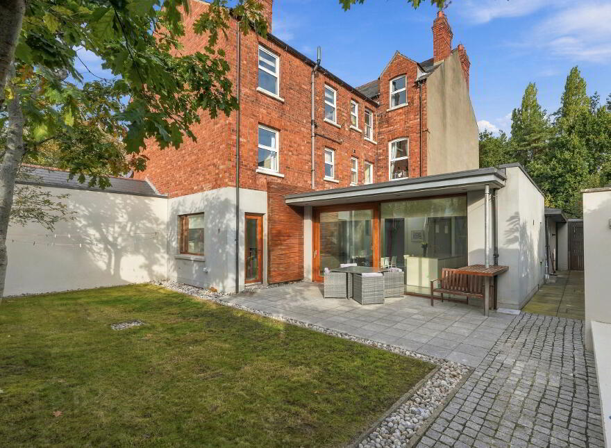 Southpark Villa, 29 Park Road, Belfast, BT7 2FX