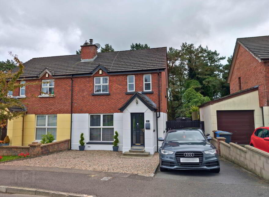 11 Molyneaux Avenue, Larne, BT40 2TU