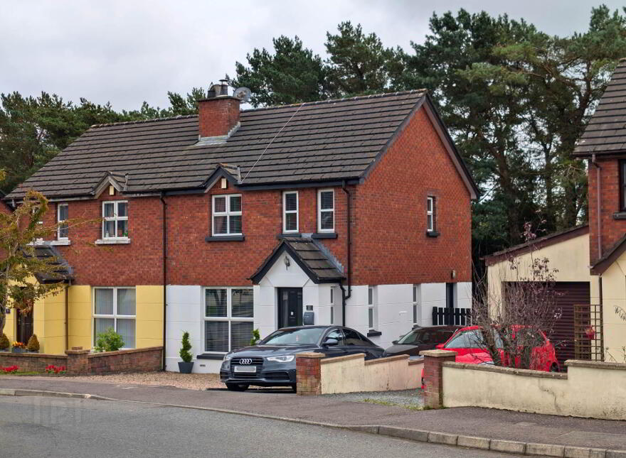 11 Molyneaux Avenue, Larne, BT40 2TU