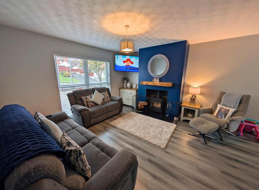 11 Molyneaux Avenue, Larne, BT40 2TU