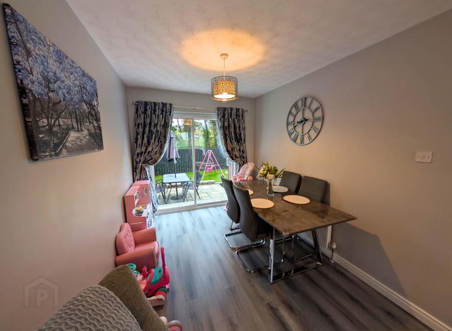 11 Molyneaux Avenue, Larne, BT40 2TU