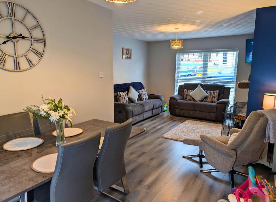 11 Molyneaux Avenue, Larne, BT40 2TU