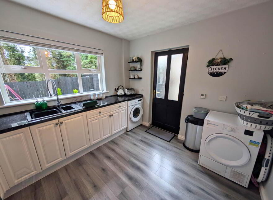 11 Molyneaux Avenue, Larne, BT40 2TU