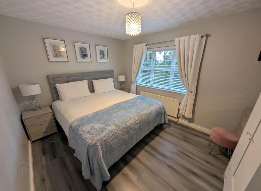 11 Molyneaux Avenue, Larne, BT40 2TU