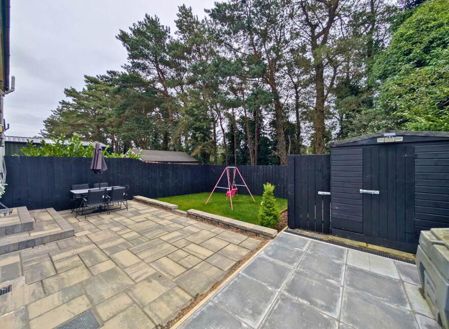 11 Molyneaux Avenue, Larne, BT40 2TU