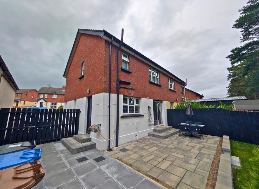 11 Molyneaux Avenue, Larne, BT40 2TU