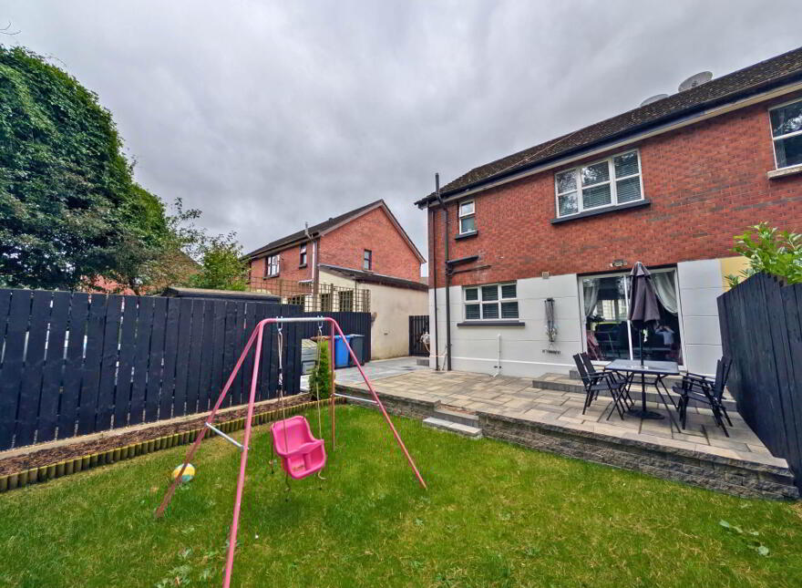 11 Molyneaux Avenue, Larne, BT40 2TU