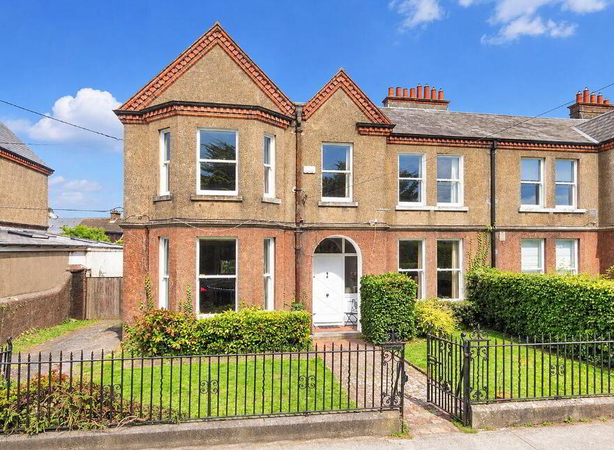 Teevinore, La Touche Road, Greystones, A63P283