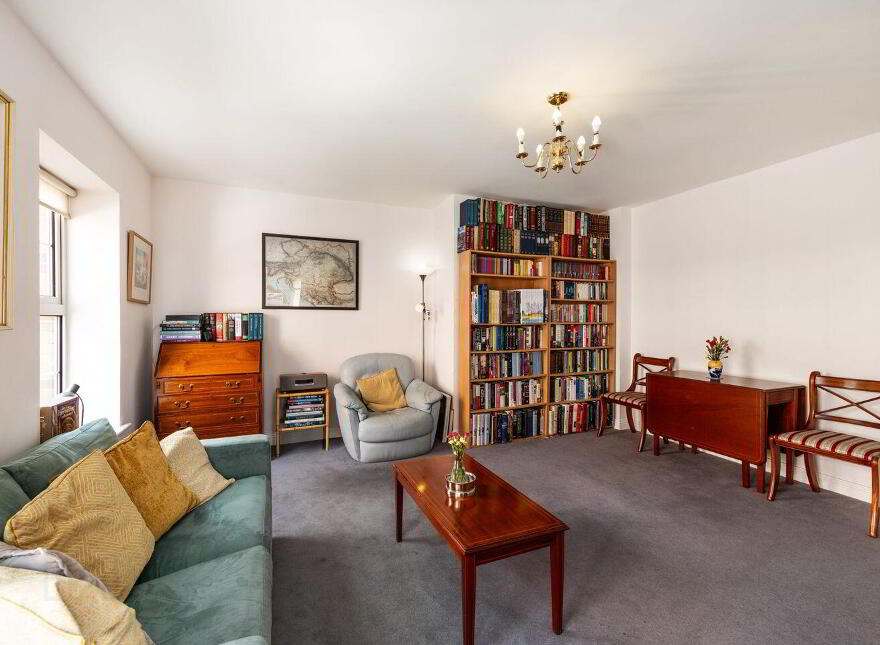 122 Custom Hall, Gardiner Street, Dublin 1, D01WR23