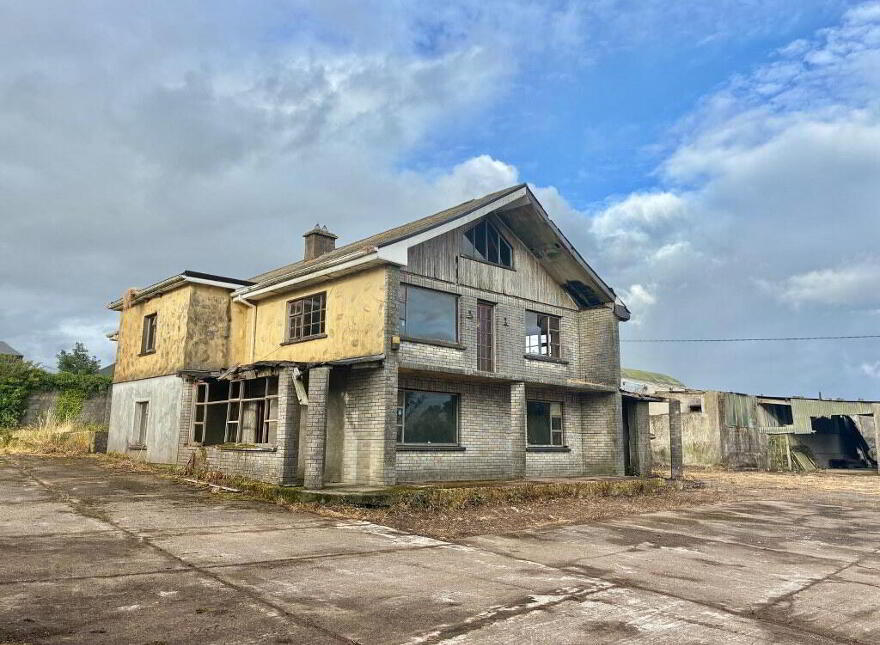Substantial Detached Home 2.72 Acres, Cregg House, Clashmore, P36RP86