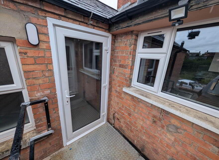 168 Kingsway, Belfast, BT17 9AD photo