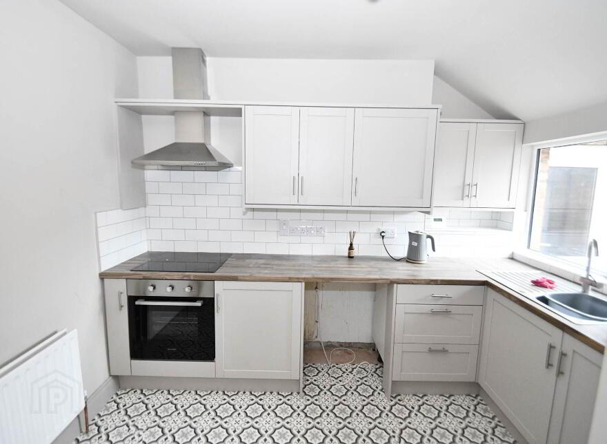 168 Kingsway, Belfast, BT17 9AD