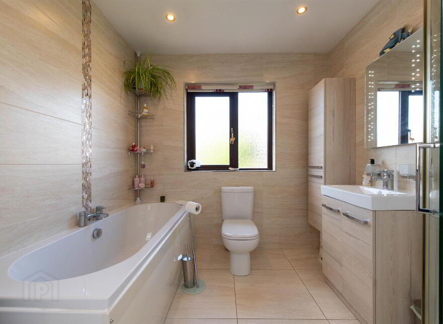 37 Shrewsbury Dale, Saintfield, BT24 7NE
