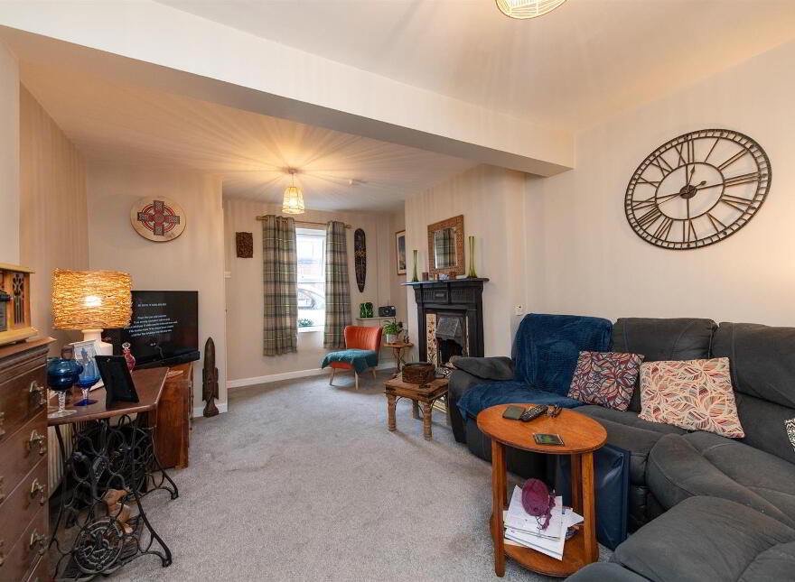 25 Antrim Road, Ballynahinch, BT24 8AN