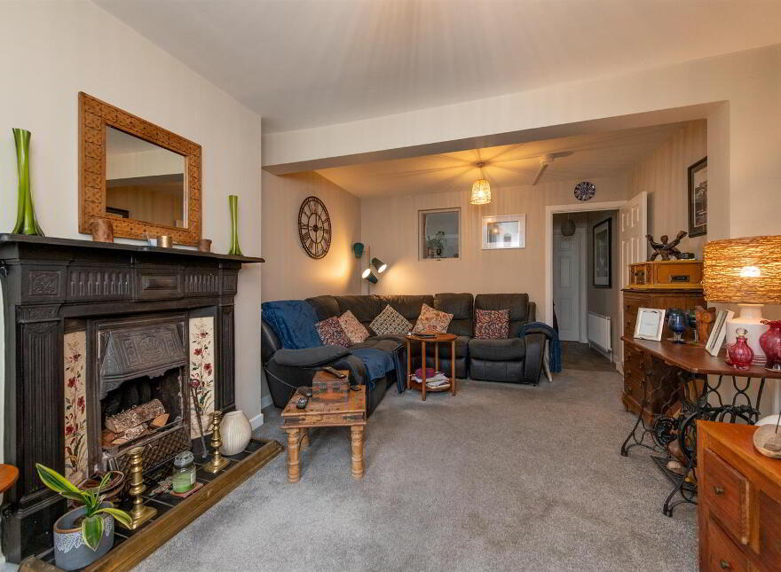 25 Antrim Road, Ballynahinch, BT24 8AN