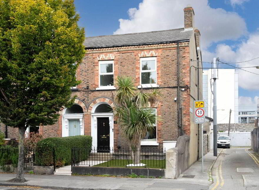 With Site/ Commercial Unit To Rear, 14 Grand Canal Street Upper, B...Ballsbridge, D04K1W8