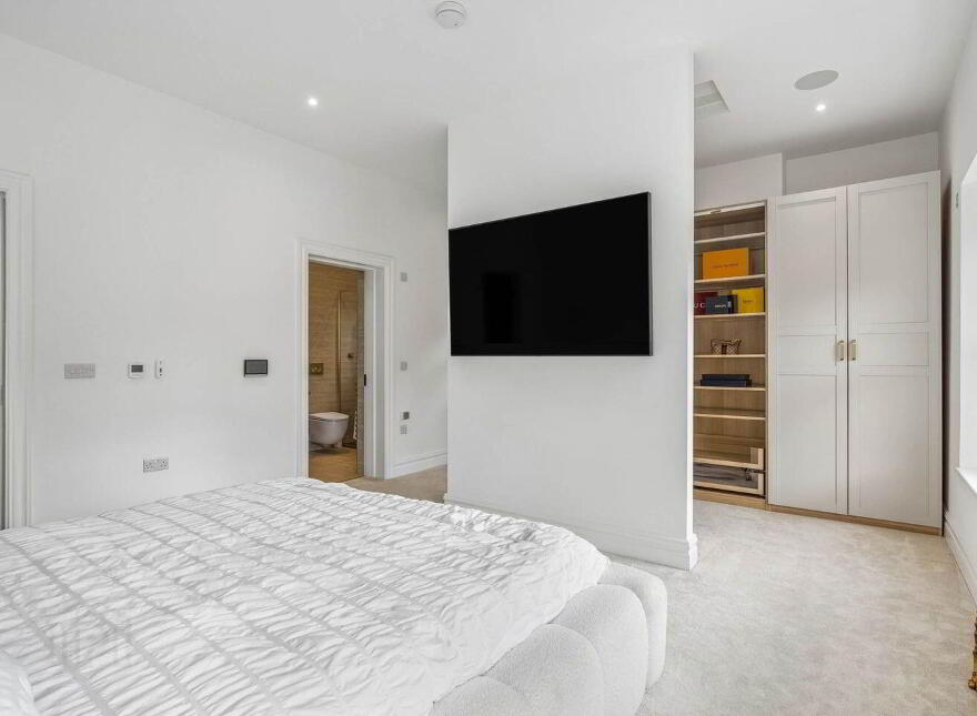 With Site/ Commercial Unit To Rear, 14 Grand Canal Street Upper, B...Ballsbridge, D04K1W8