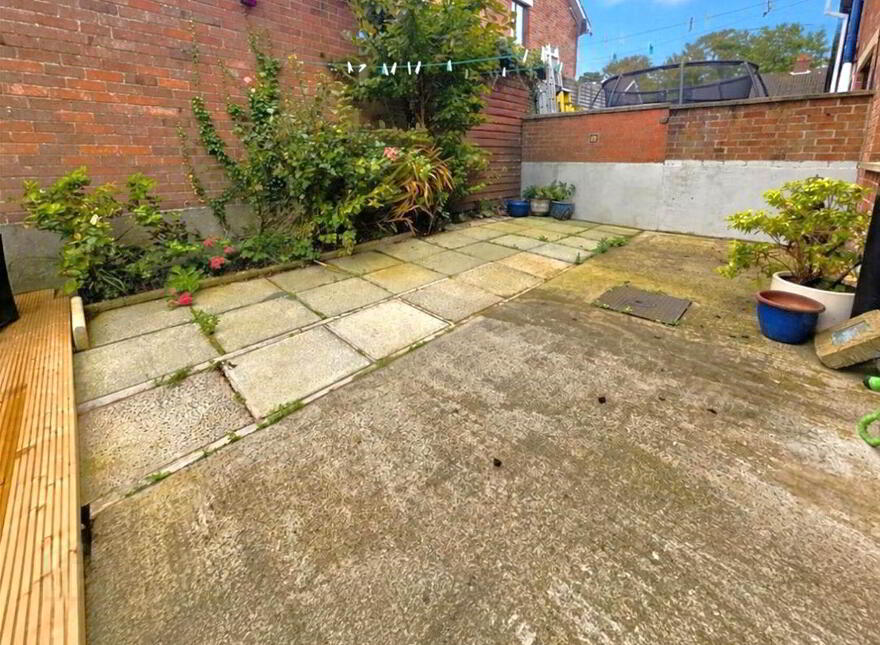 5 Pond Park Crescent, Lisburn, BT28 3JJ