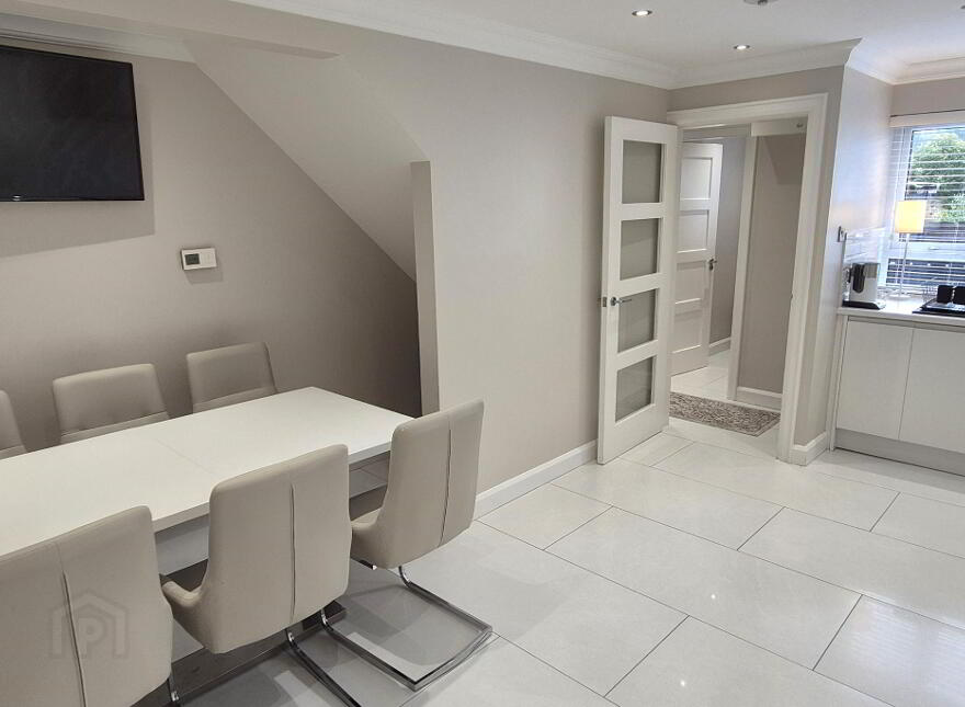 2 Orchard Row, Foyle Road, Derry, BT48 6SN