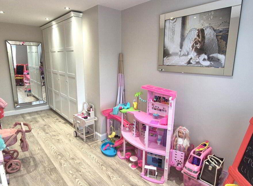 2 Orchard Row, Foyle Road, Derry, BT48 6SN