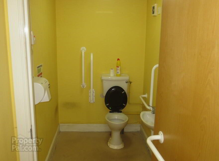 Fitzwilliam Halls, Serviced Accommodation, 3 Fitzwilliam Street, Queen...Belfast, BT9 6AW