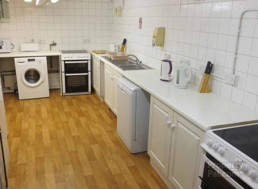 Fitzwilliam Halls, Serviced Accommodation, 3 Fitzwilliam Street, Queen...Belfast, BT9 6AW